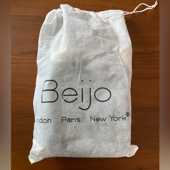 ++++FREE w $125 purchase++++
NWT Beijo shoulder bag, plaid, crossbody - Picture 3 of 17